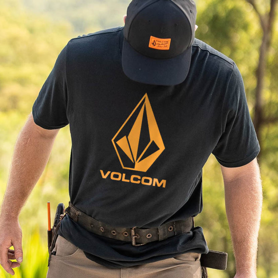 Camiseta Masculina De Algodão Vintage Volcom Gráfico Manga Curta Ao Ar Livre Casual Verão Tops Diários Preto
Camiseta Masculina De Algodão Vintage Volcom Gráfico Manga Curta Ao Ar Livre Casual Verão Tops Diários Preto
