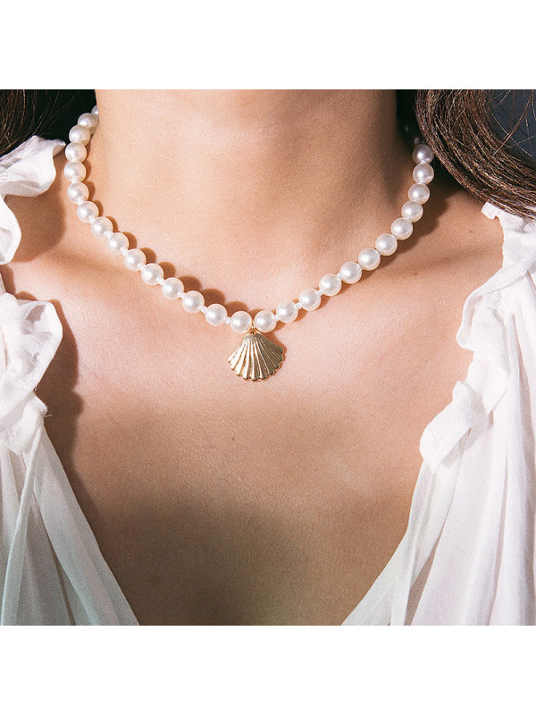 Women's Simple Scallop Pearl Necklace