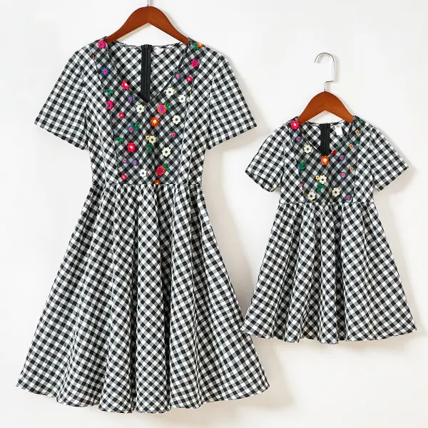 Sweet Black And White Plaid Embroidery Round Neck Short Sleeve Mom Girl Matching Dress - Lukalula.com 