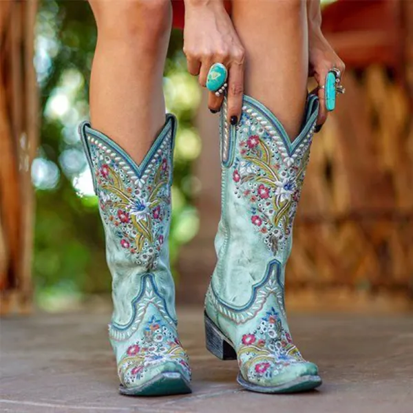 Chunky women's boots with embroidered studs - Ondaygirl.com 