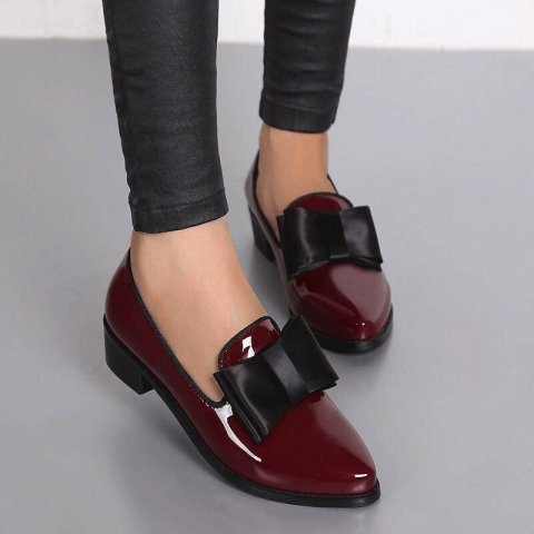 Flat pointed toe shoes