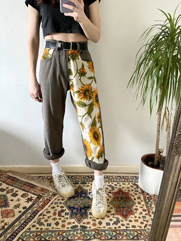 Stylish Sunflower Printed Loose Fitting Jeans - Inkshe.com 
