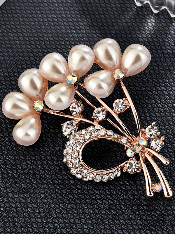 Fashion Silk Scarf Buckle Anti glare Alloy High end Korean Version Diamond encrusted Pearl Brooch Rhinestone Clothing Accessories Pin Brooch Wholesale