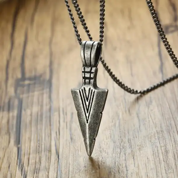 Retro Titanium Triangle Arrow Necklace - Menilyshop.com 