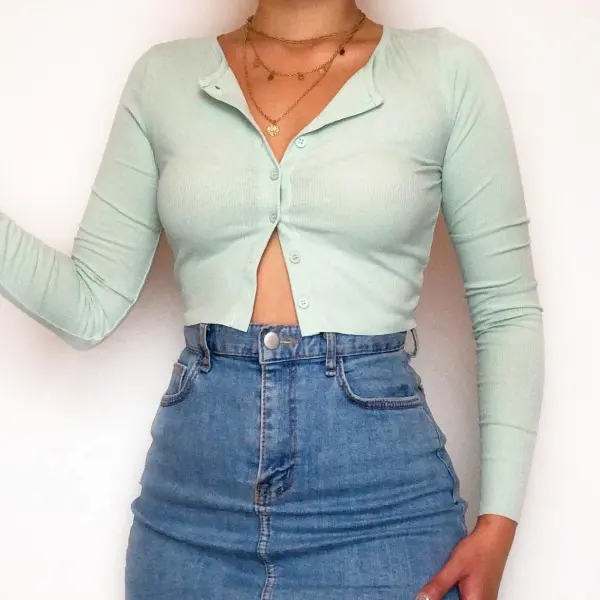 Womens simple knitted long-sleeved T-shirt - Leanarea.chimpone.com 