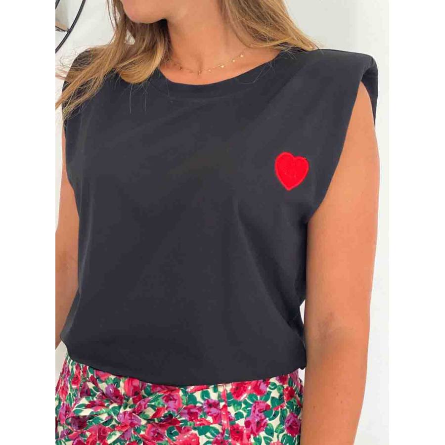 

Heart Print Sleeveless Crew Neck T-shirt