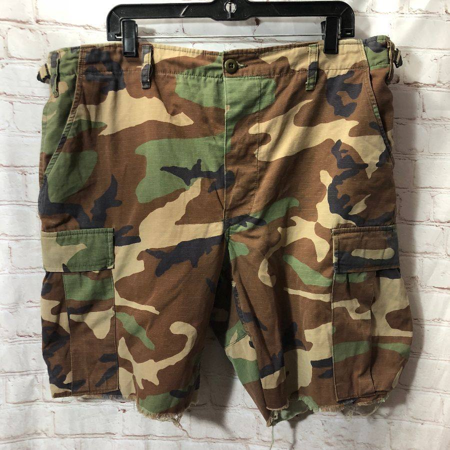 

Men's Outdoor Camo Multi-Band Shorts