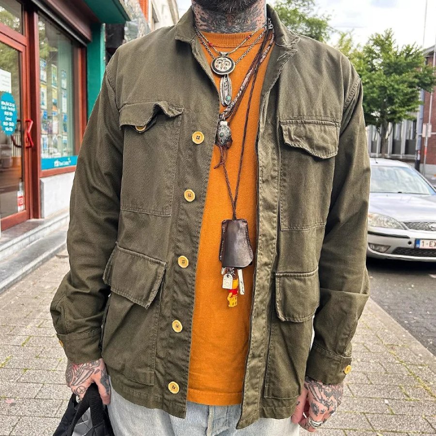 

Мужская куртка-рубашка в винтажном стиле с клапанами и накладными карманами из стираного хлопка однобортная