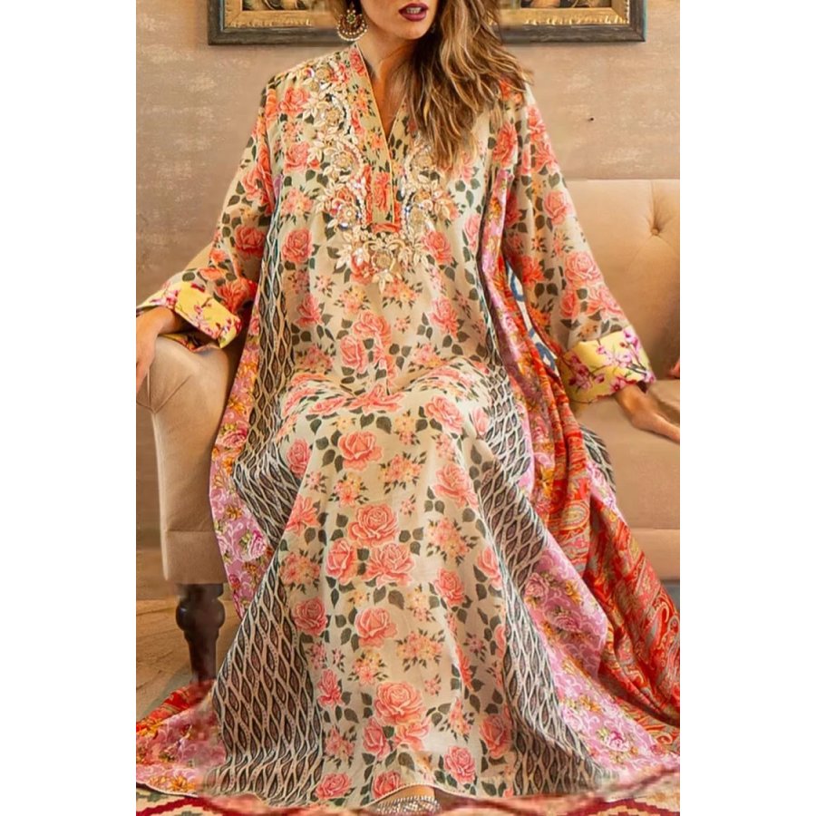 

Stilvolles Mehrfarbiges Kaftan-Kleid Mit Stammes-Blumenmuster