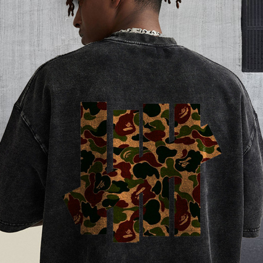 

Herren-T-Shirt Mit übergroßem Camouflage-Vintage-Street-Print