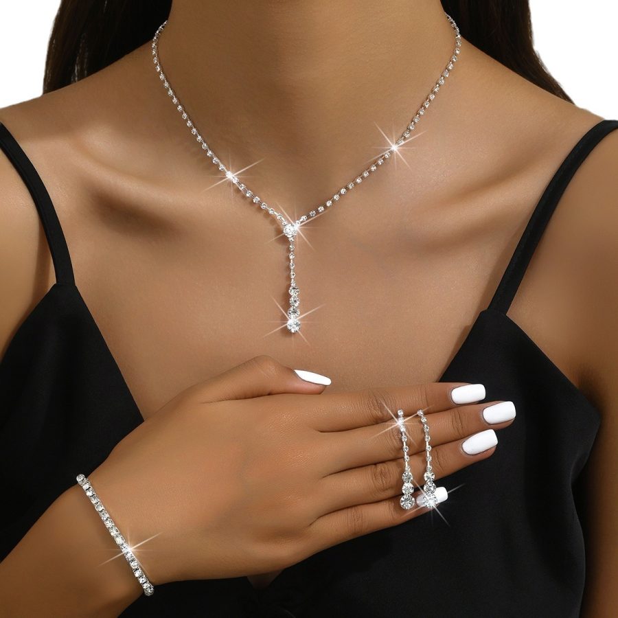 

Muttertagsgeschenk Für Die Freundin Modisches Halsketten-Ohrring-Armband-Set Mit Wassertropfen-Diamanten Und Kette