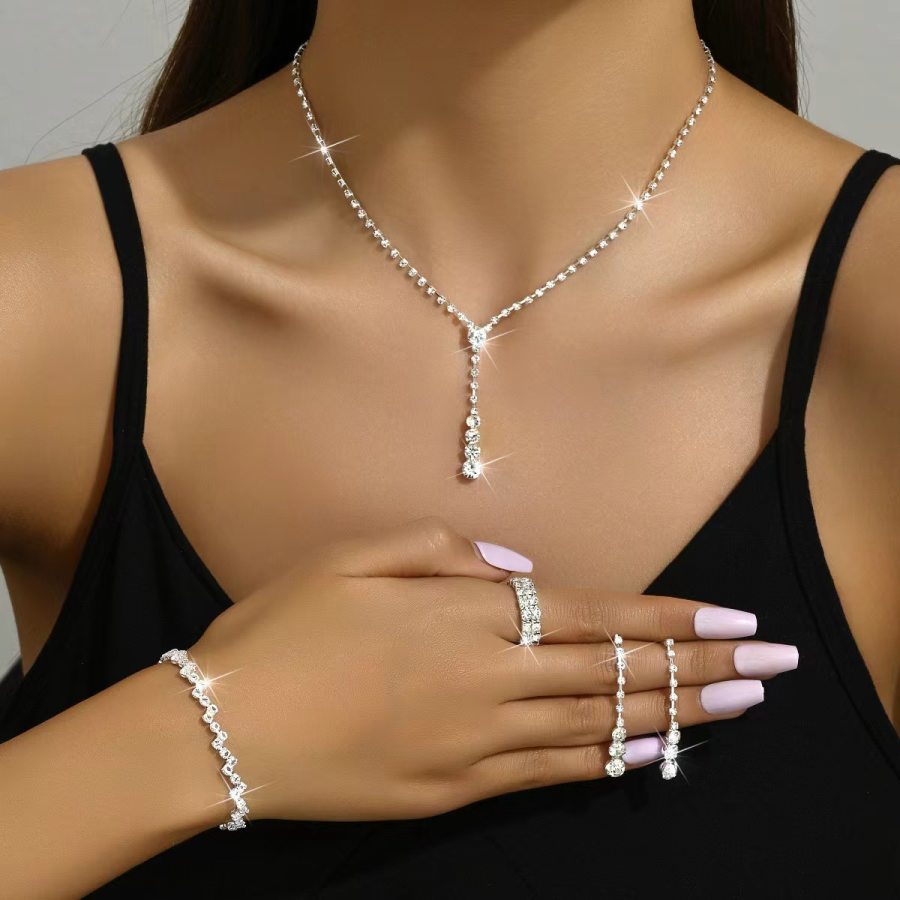 

Mother's Day Gift For Girlfriend Fashionable Necklace And Earrings Two-piece Set With Water Drop Diamonds And Chain