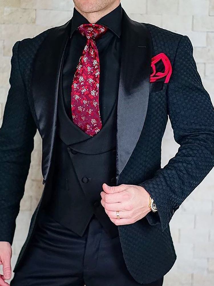 Черный костюм мужской с красным галстуком