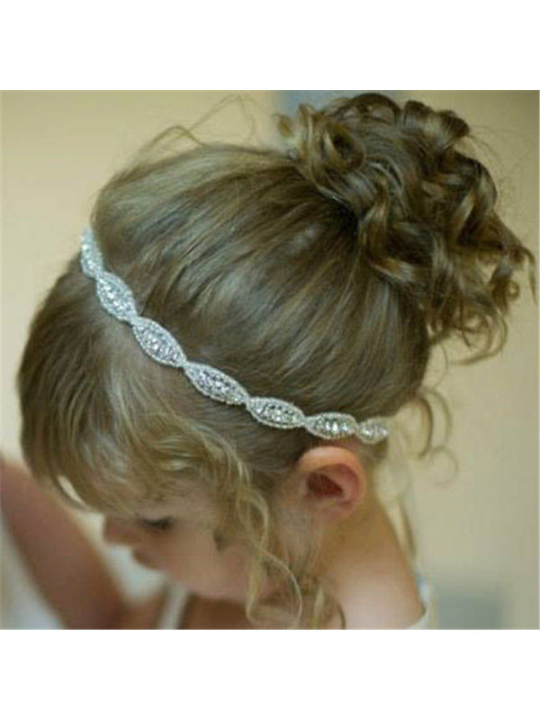 Girls Hair Belts Are Driled With Water For A Single Ribbon