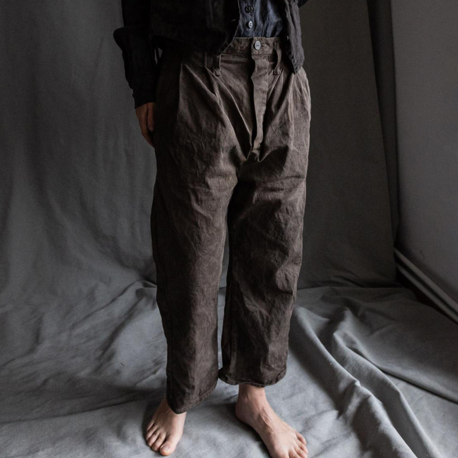 

Classic French work pants with natural dyed buttons