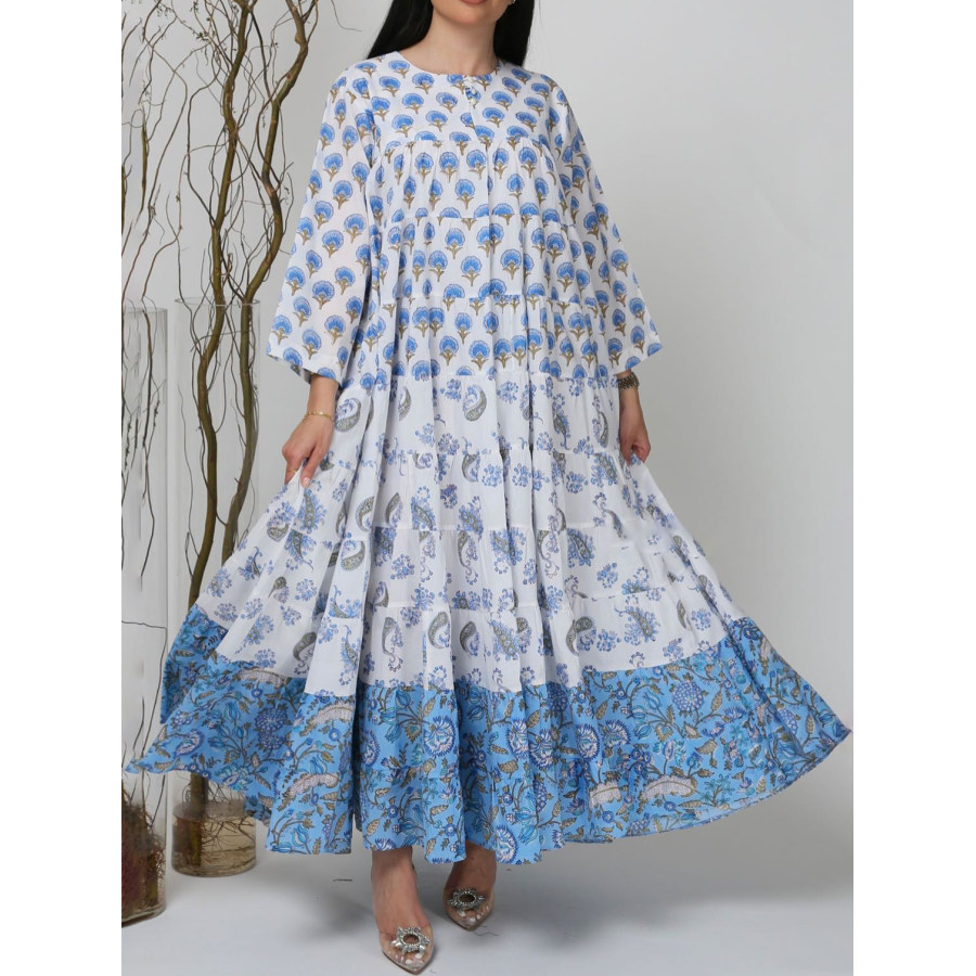 

Стильное платье-халат с контрастным цветочным принтом
