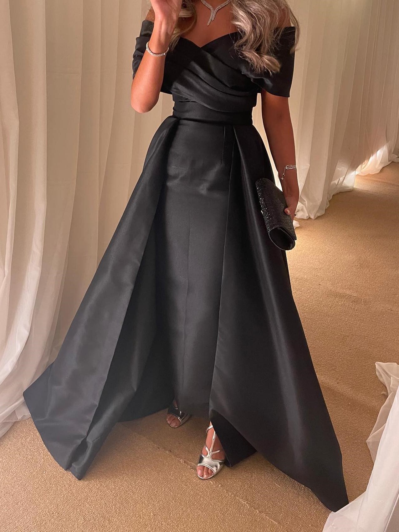 Women's Elegant And Simple Black Satin Strapless V neck Stitching Skirt And Floor length Evening Dress