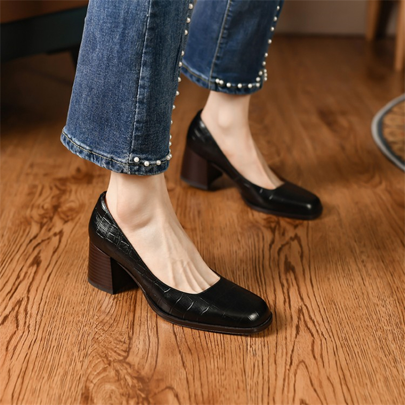 Women's Vintage Round Toe Crocodile Print Block Heels