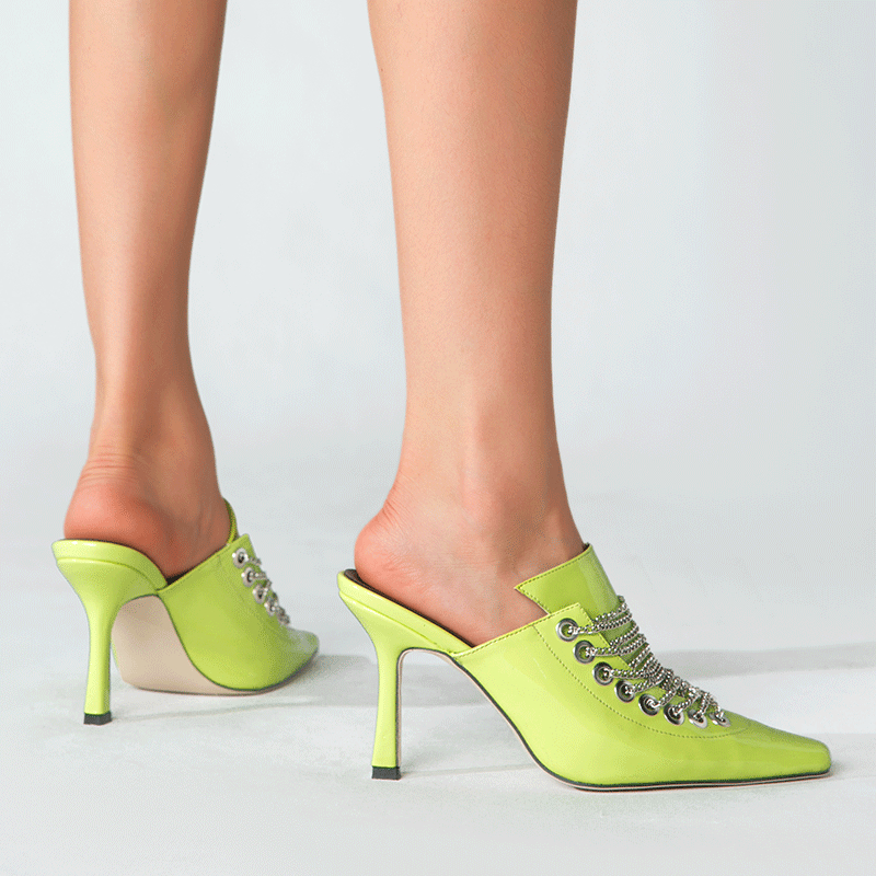 Pointed toe Hardware Chain embellished Mules