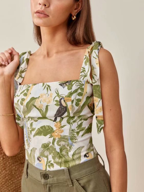 Slim Fit Cropped Resort Print Camisole Tie Tie Neck Tank Top