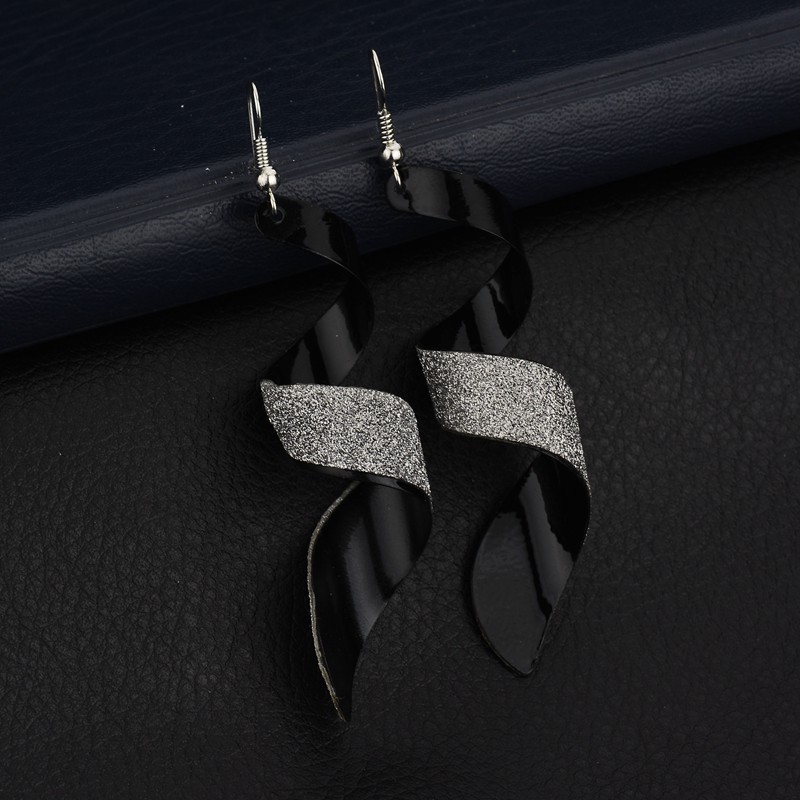Women's Frosted Twisted Diamond Earrings