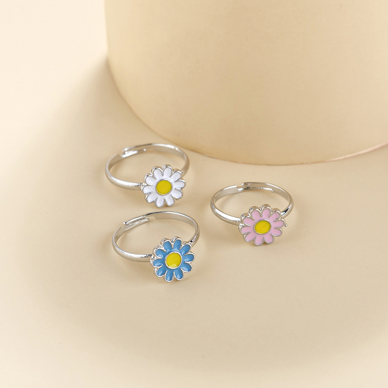 Daisy Open Adjustable Design Metal Ring