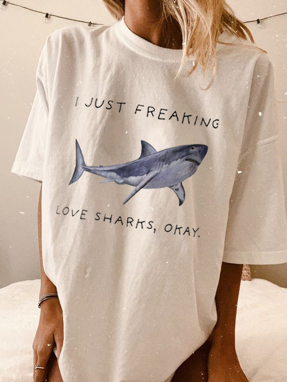 Women's I Just Freaking Chic Love Sharks Okay Print Loose T-shirt