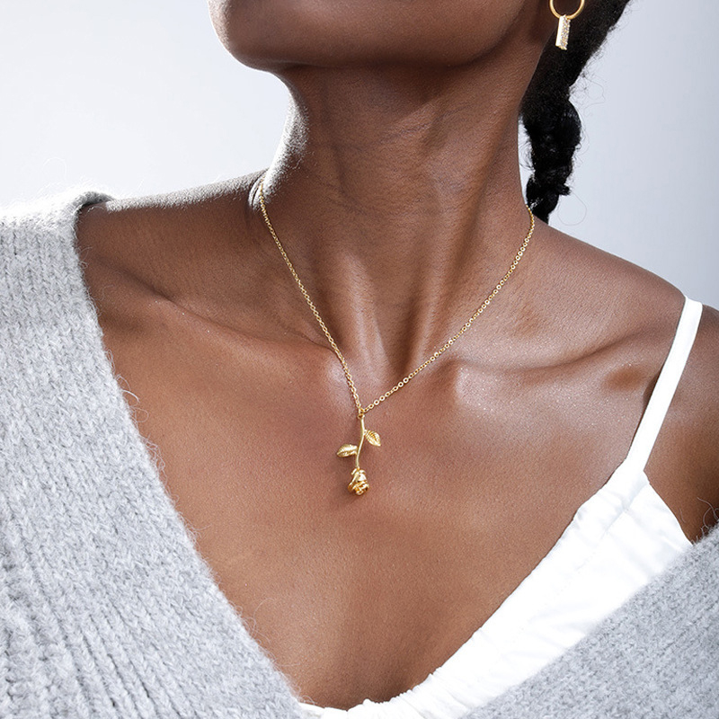 Fashionable Three Dimensional Rose Pendant Necklace