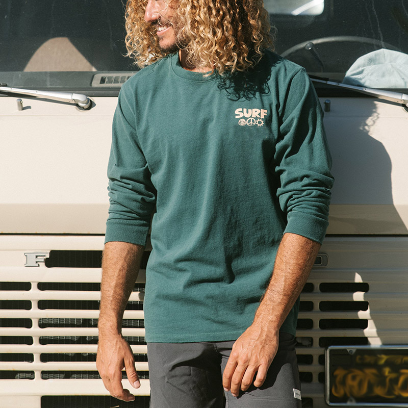 Unisex Vintage ALL WE NEED SURF Print Long Sleeve Tee