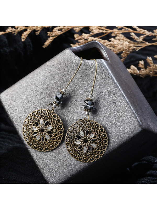 

Vintage openwork carved alloy earrings