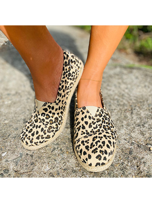 

Women's round toe leopard flats