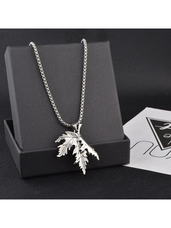

Personalized fashion maple leaf necklace
