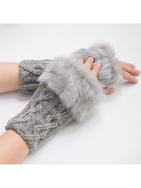 

Fur Rhombus Fingerless Gloves