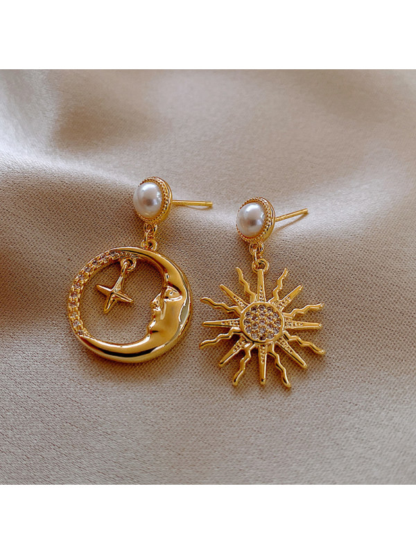 

Vintage Personality Diamond Asymmetric Sun Moon Earrings