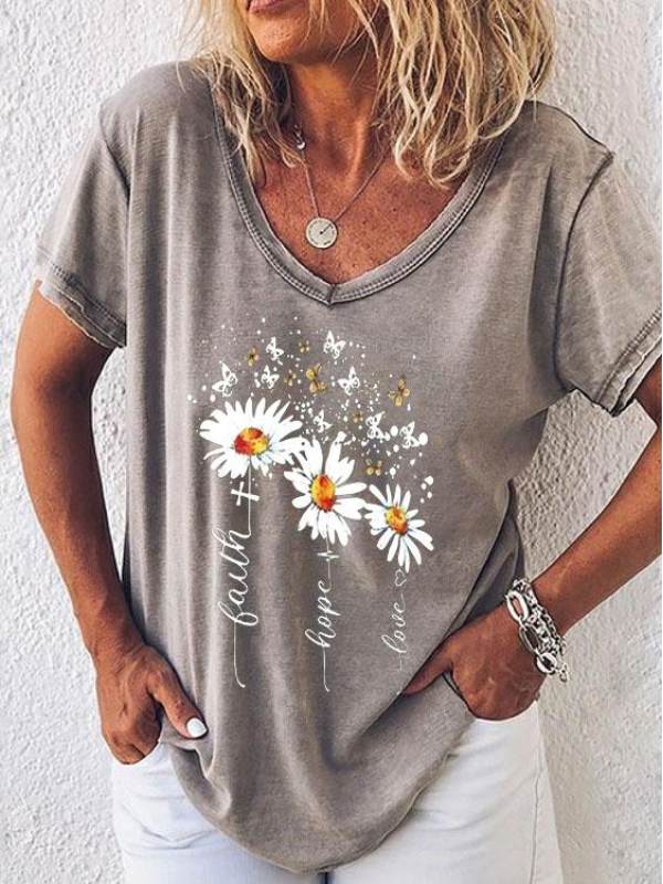 

Womens Faith Little Daisy Casual Short Sleeve V-neck Short