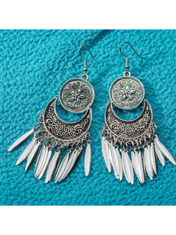 

Fashion Crescent-shaped Tassel Earrings