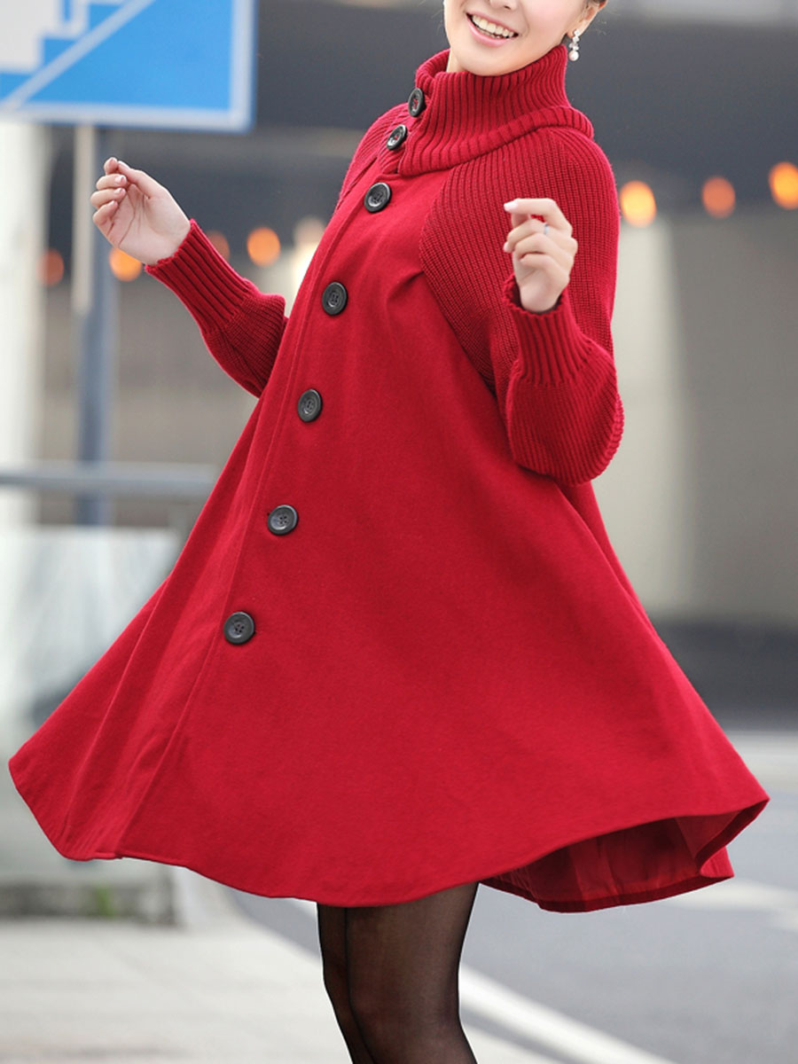 Красное расклешенное пальто